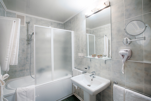 bathroom renovation projects 