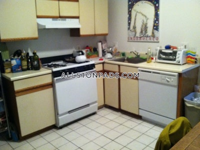 Lower Allston 3 Beds 1 Bath Boston - $3,300