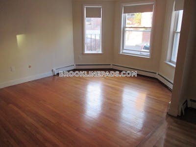 Brookline 2 Beds 1 Bath  Beaconsfield - $3,125 No Fee