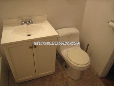 Brookline 3 Beds 1 Bath  Boston University - $5,335 No Fee