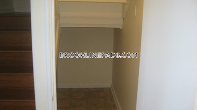 Brookline Apartment for rent 1 Bedroom 1.5 Baths  Chestnut Hill - $3,085 No Fee