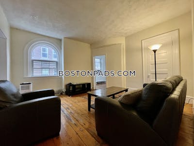 Brookline Spacious & Distinctive 4BD 2BA  Boston University Unit  Boston University - $4,800 No Fee