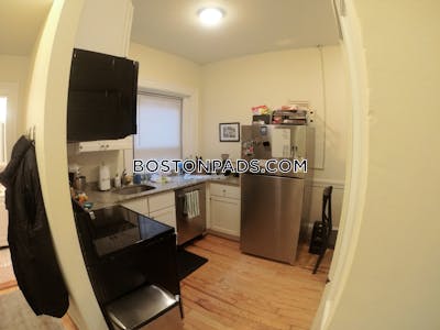 Brookline Renovated 1 Bed 1 bath available 9/1 on Beacon St in Brookline!!   Coolidge Corner - $3,000