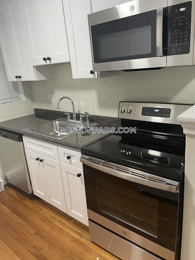 Somerville 0 Bed 1 Bath SOMERVILLE  Davis Square - $2,550