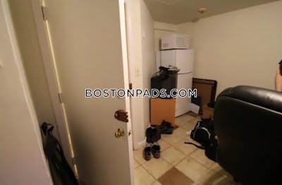 Mission Hill Deal Alert! Spacious Studio 1 Bath apartment in Wait St Boston - $1,850