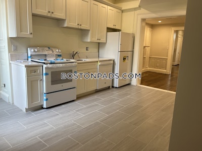 Brookline 3 Beds 1 Bath  Beaconsfield - $4,595