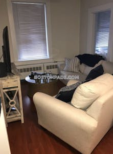 Everett Spacious 1 bed, 1 bath available now on Main St in Everett - $2,000