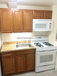 Allston Cozy 1 Bed 1 bath apartment available on Brighton Avenue in Allston!!  Boston - $2,100