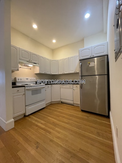 Fenway/kenmore Sunny 3 bed 1 bath available Now on Aberdeen St. Fenway! Boston - $3,900 50% Fee