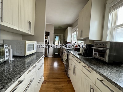Somerville 3 Beds 1 Bath  West Somerville/ Teele Square - $3,750