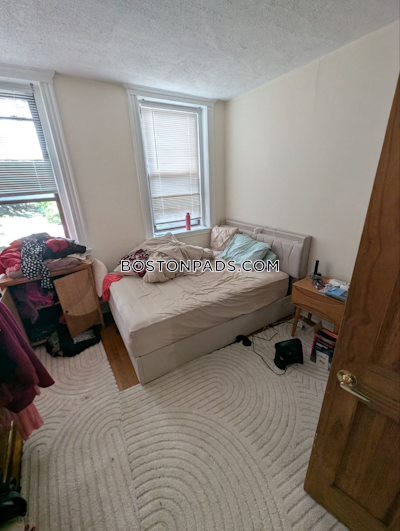 Fenway/kenmore 1 Bed 1 Bath BROOKLINE- BROOKLINE VILLAGE $2,500 Boston - $2,150 No Fee