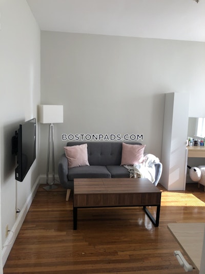 Allston Renovated Studio 1 bath available 1/1 on Commonwealth Ave in Allston! Boston - $2,350