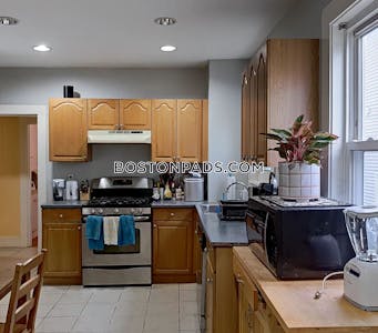 Medford 3 Bed 1 Bath MEDFORD  Tufts - $4,200 No Fee
