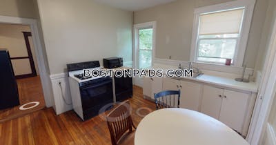 Somerville Spacious 4 bed 1 bath available 6/1 on Dearborn Rd in Somerville!!  Tufts - $4,800