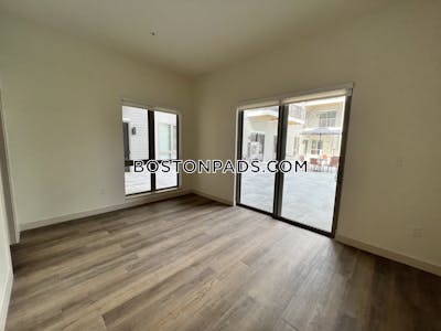 Newton Newly renovated Studio 1 bath available NOW on Los Angeles St in Newton!   Newtonville - $2,644