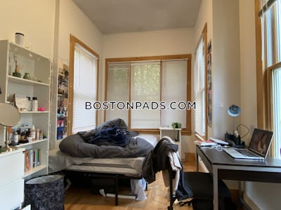 Somerville 5 Beds 1 Bath  Tufts - $6,000 No Fee
