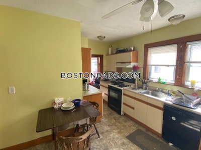Medford Spacious 3 Bed 1 Bath available 6/1 on Quincy St in Medford!  Tufts - $3,450