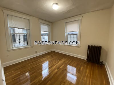 Mission Hill Great Deal! 1 Bed 1 Bath Available NOW on Riverway! Boston - $2,400