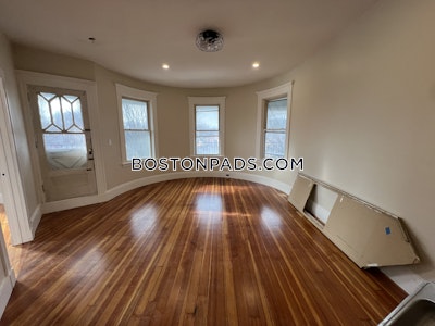 Dorchester Newly renovated 2 bed 1 bath available NOW on Columbia Rd in Dorchester! Boston - $2,650 75% Fee