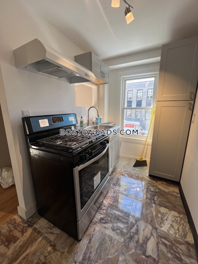 Quincy Spacious Townhouse-Style 3 Beds 2 Baths in Quincy Center  Quincy Center - $4,000
