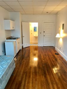 Fenway/kenmore Partially furnished Studio 1 Bath on Beacon St Boston - $2,095