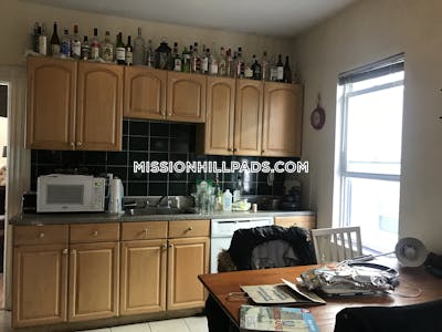 Mission Hill Nice 4 bed 1 bath in a great Mission Hill location Boston - $5,600