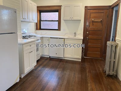 Brookline Apartment for rent 3 Bedrooms 1 Bath  Beaconsfield - $4,595