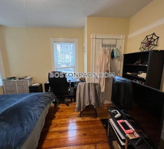 Somerville 3 Beds 1 Bath  Porter Square - $3,900