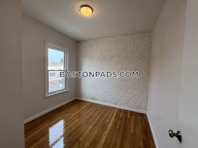 Somerville 2 Beds 1 Bath  Winter Hill - $2,800 No Fee