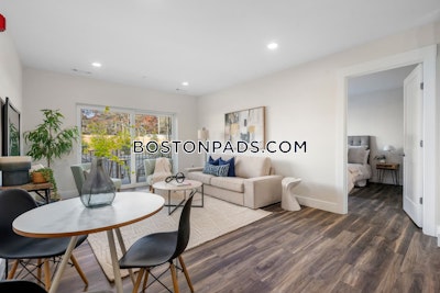 Hyannis 1 bedroom 1 baths Luxury in HYANNIS - $2,400 No Fee